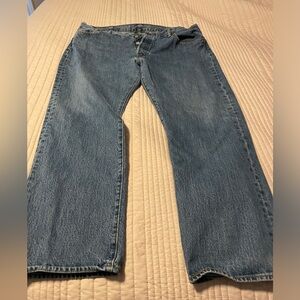 Men’s Levi 501 button fly jeans. Like new condition. Size 40 waist 30 length.